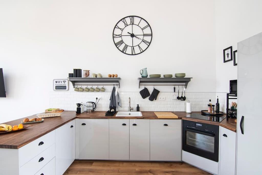Treize Maison 3 Bed House In Centre Of Saint Severin Экстерьер фото