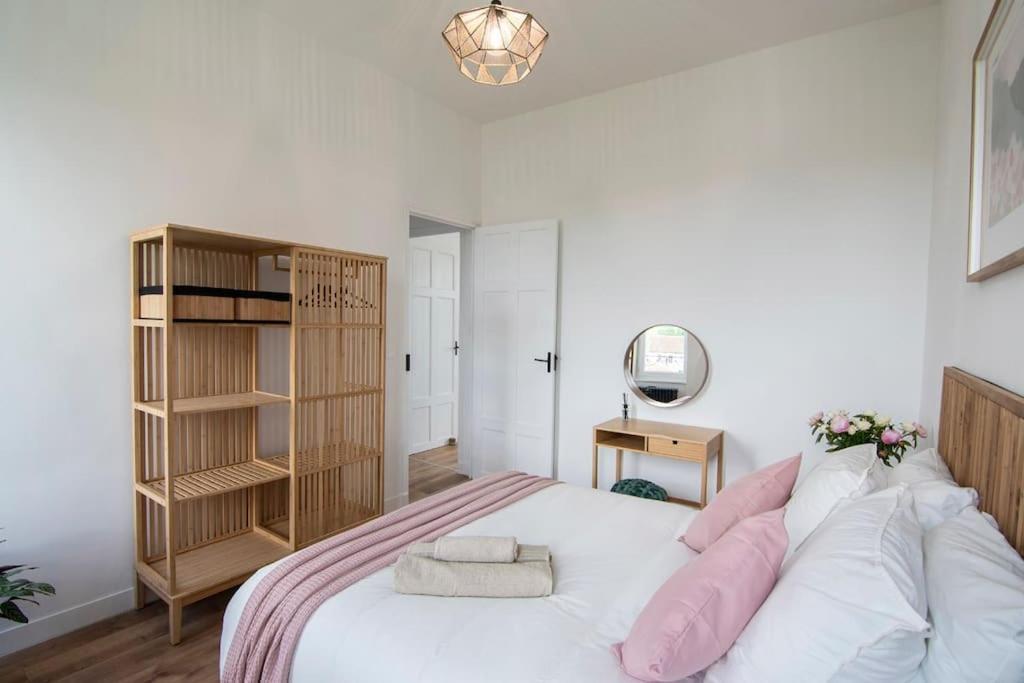 Treize Maison 3 Bed House In Centre Of Saint Severin Экстерьер фото